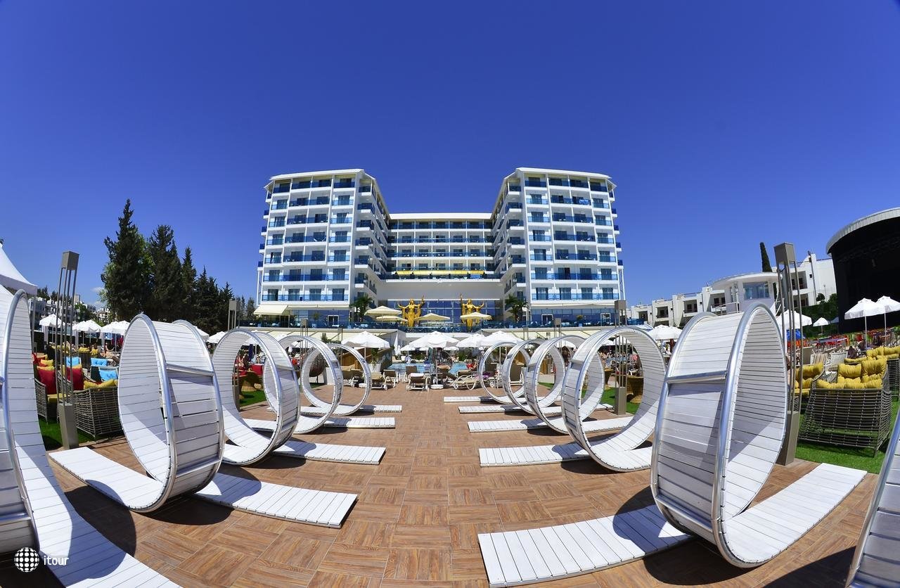 Azur Resort & Spa 12