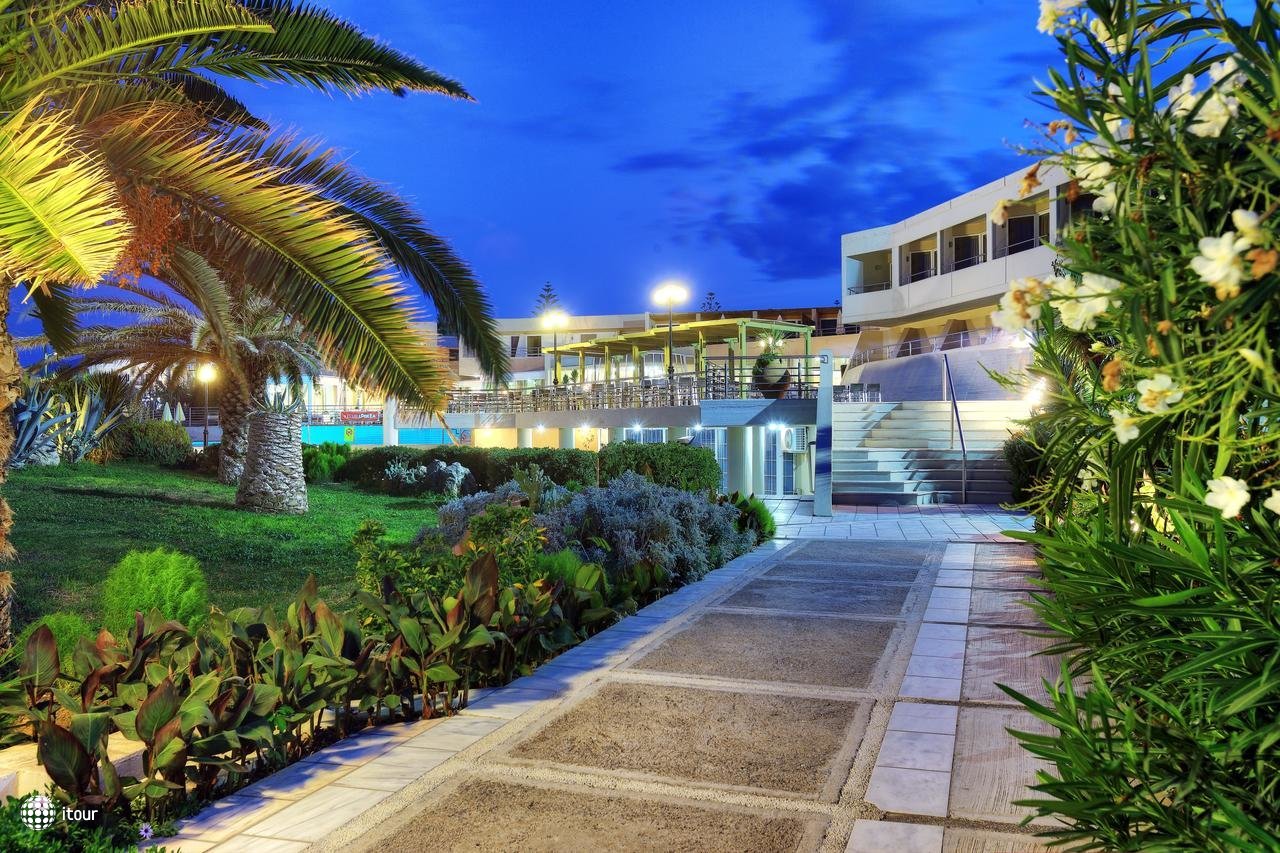 Santa Marina Beach Hotel 1