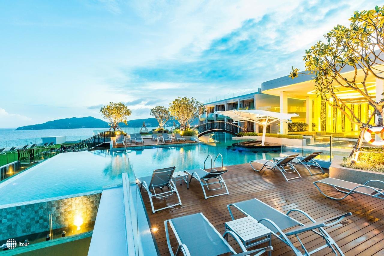 Crest Resort & Pool Villas Phuket 2