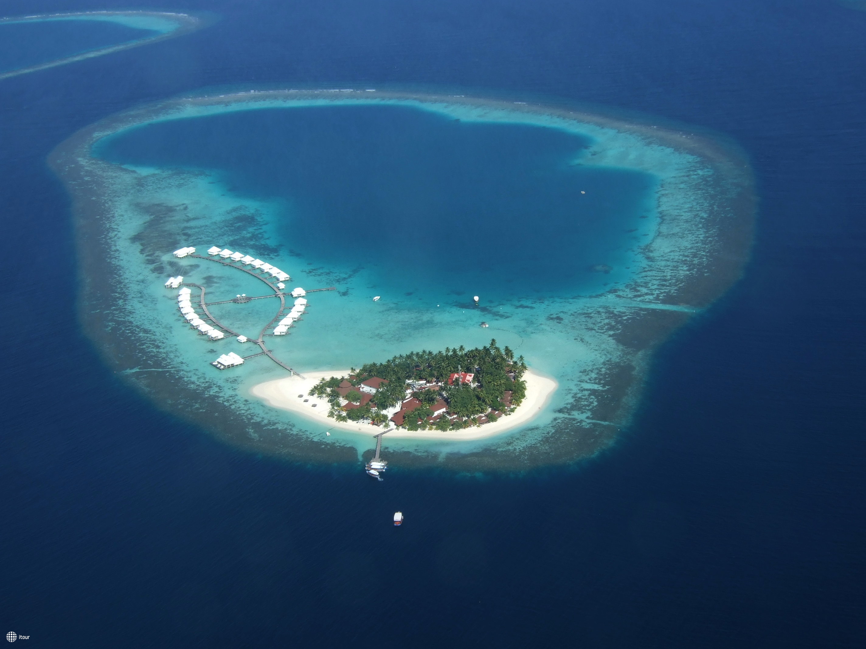 Diamonds Thundufushi Island Resort 1