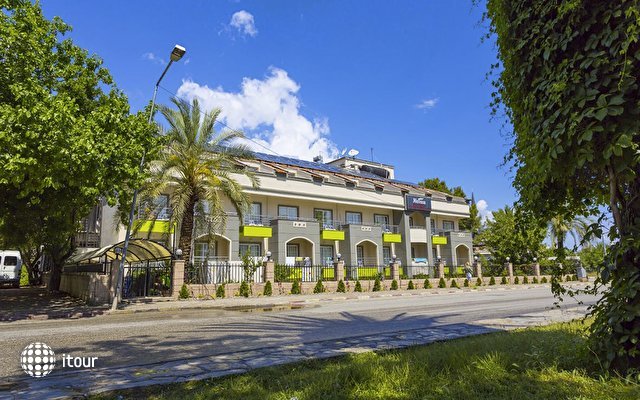 Rich Melissa Hotel 2
