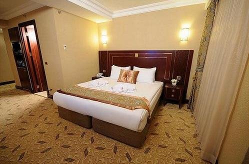 Crowne Plaza Old City 17