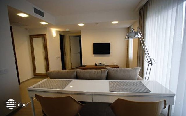 Suite Home 12
