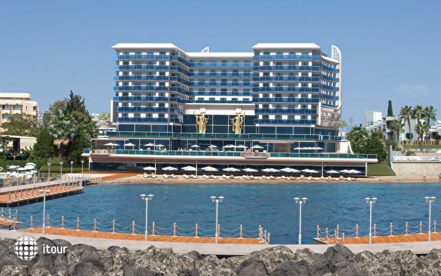 Azura Deluxe Resort & Spa 10