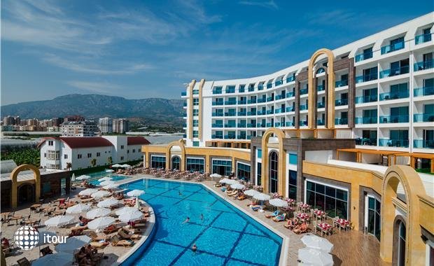 The Lumos Deluxe Resort & Spa Hotel 2