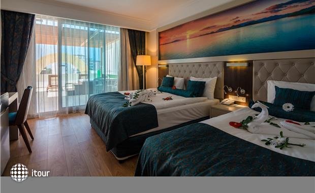 The Lumos Deluxe Resort & Spa Hotel 13