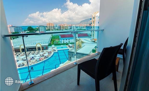 The Lumos Deluxe Resort & Spa Hotel 11