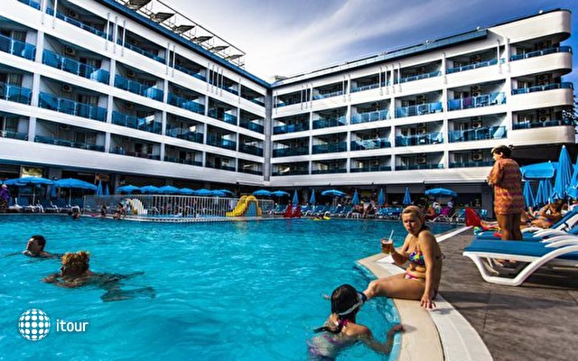 Avena Resort & Spa Hotel (ex. Gold Safran) 4