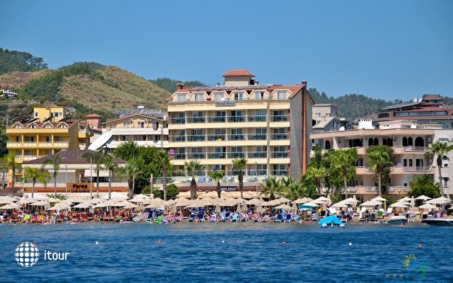 Maris Beach Hotel 19