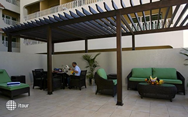 Al Khoory Executive Hotel Al Wasl 11