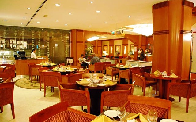 The Country Club Hotel Dubai 5