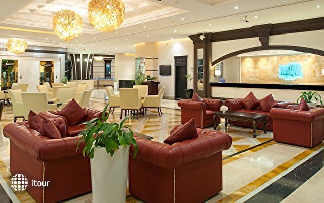 Holiday Inn Bur Dubai - Embassy District 24