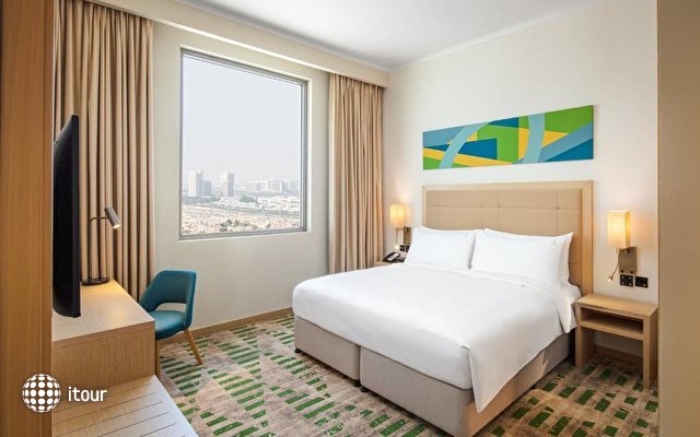 Holiday Inn & Suites Dubai Science Park 8