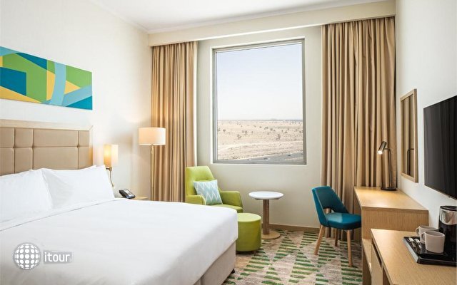 Holiday Inn & Suites Dubai Science Park 6