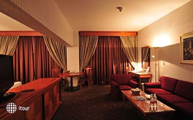 Ramada Continental Hotel 10