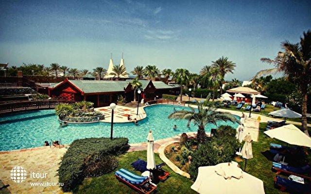 Dubai Marine Beach Resort & Spa 11