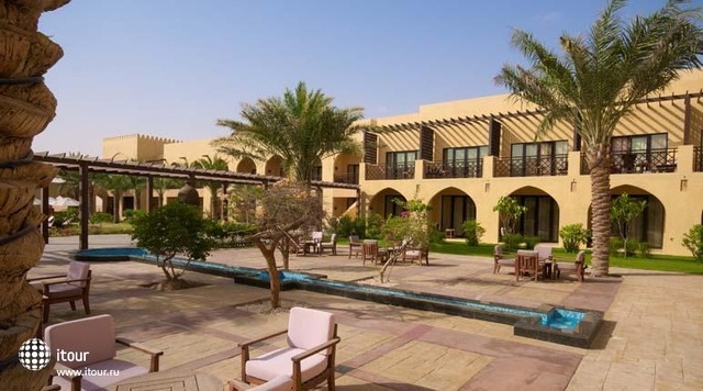 Holiday Inn Abu Dhabi 1