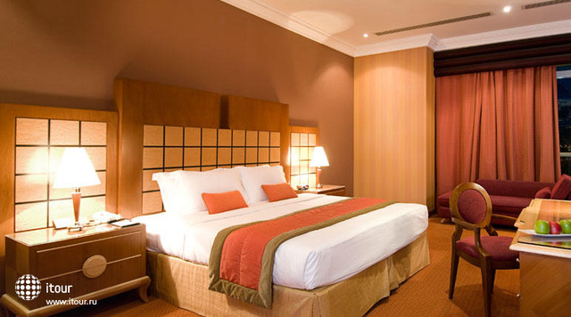 Holiday Inn Abu Dhabi 6