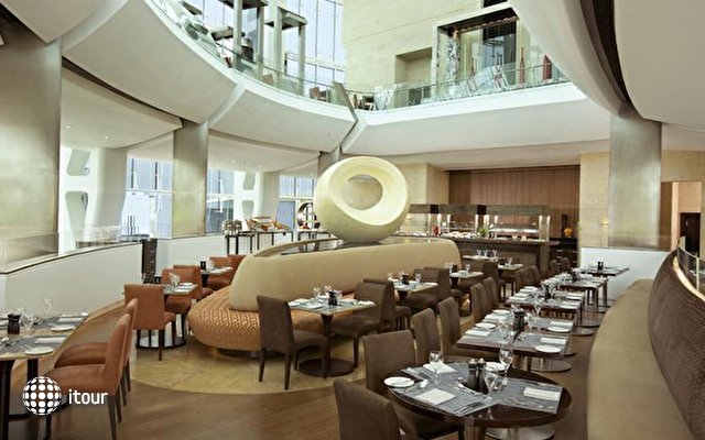 Hilton Capital Grand Abu Dhabi 14