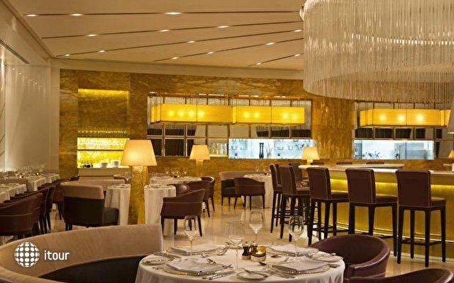 Hilton Capital Grand Abu Dhabi 15
