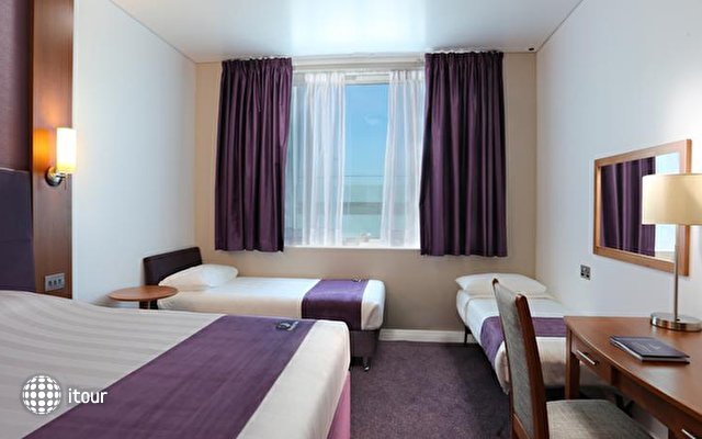 Premier Inn Abu Dhabi International Airport 13