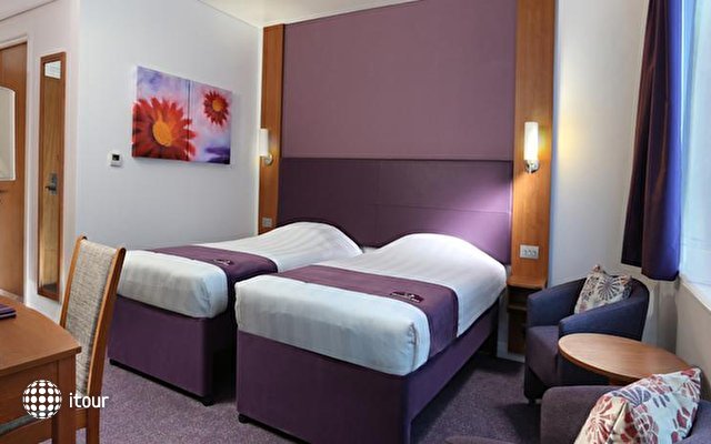 Premier Inn Abu Dhabi International Airport 12