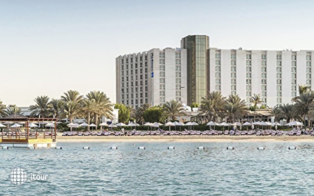 Radisson Blu Hotel & Resort Abu Dhabi Corniche 1