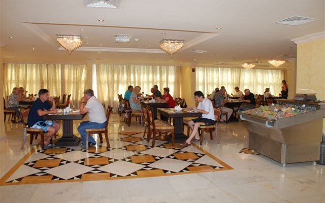 Al Bustan Tower Hotel Suites 13