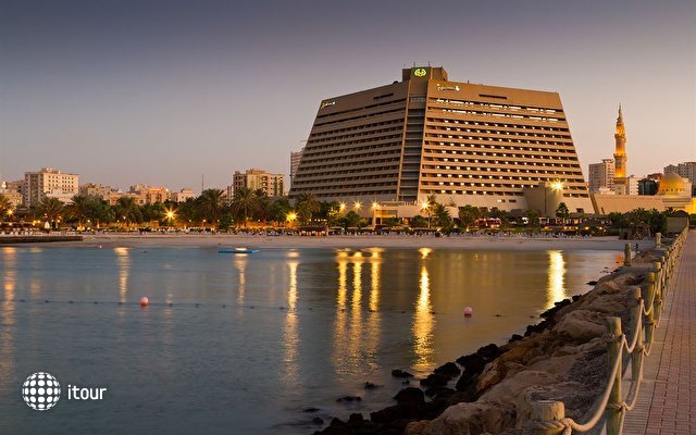 Radisson Blu Resort Sharjah 24