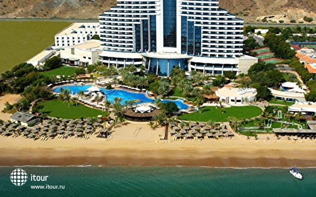 Le Meridien Al Aqah Beach Resort 1