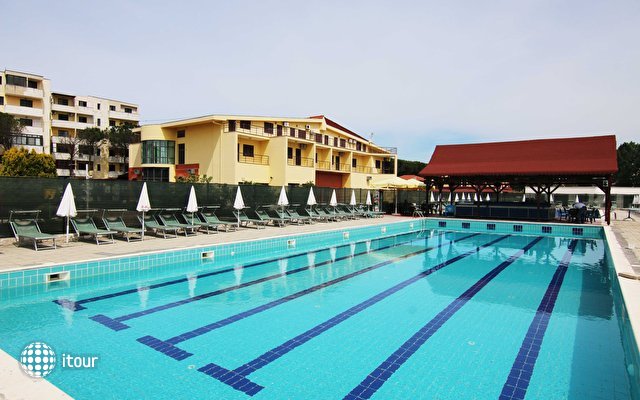 Kolaveri Resort 3