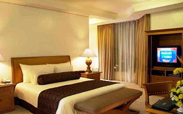 The Aryaduta Suites Hotel Semanggi 24