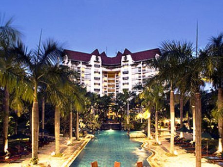 Novotel Surabaya Hotel & Suites 12