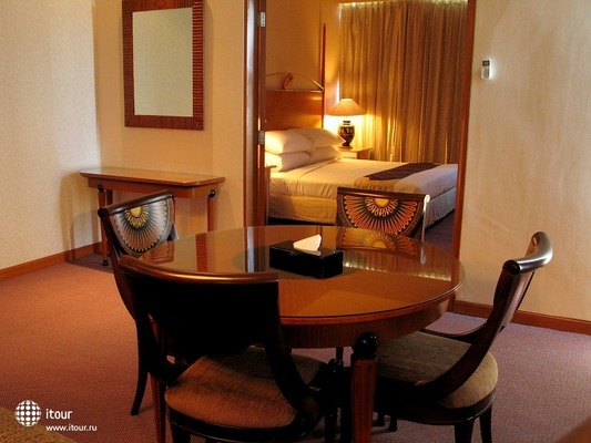 The Ritzy Hotel Manado 7
