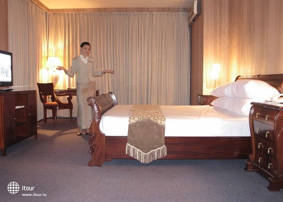 The Ritzy Hotel Manado 12