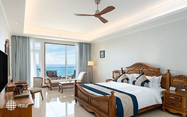 Araliya Beach Resort & Spa 9