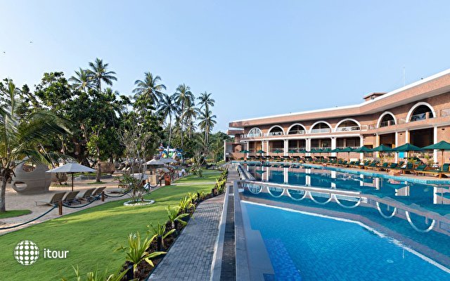 Araliya Beach Resort & Spa 38