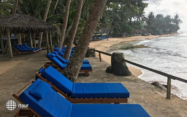 Sri Gemunu Beach Resort 12