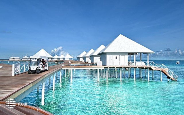 Diamonds Thundufushi Island Resort 6