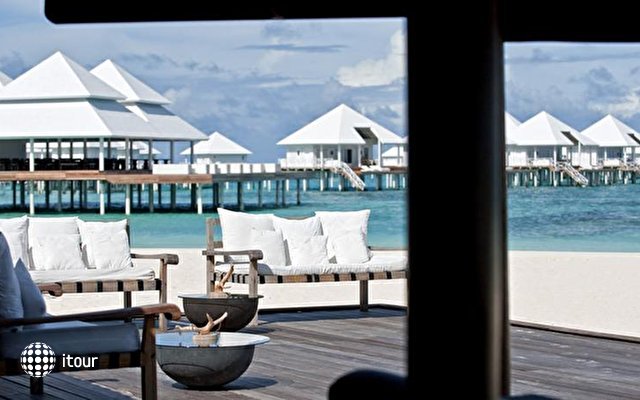 Diamonds Thundufushi Island Resort 13