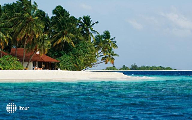 Diamonds Thundufushi Island Resort 4