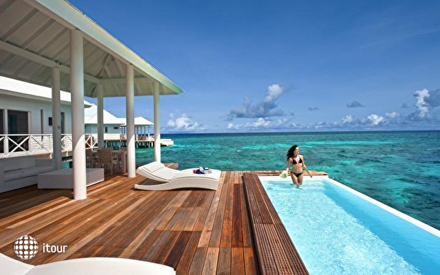 Diamonds Thundufushi Island Resort 15
