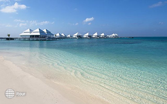 Diamonds Thundufushi Island Resort 9