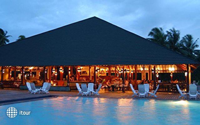 Adaaran Select Meedhupparu Island Resort 6