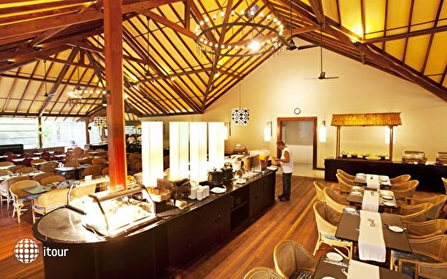 Adaaran Select Meedhupparu Island Resort 8