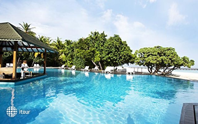 Adaaran Select Meedhupparu Island Resort 4