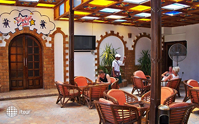 Al Mashrabiya Beach Resort 10