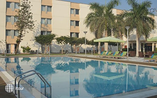 Novotel Cairo Airport 10