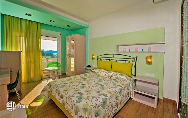 Antigoni Beach Hotel & Suites 8