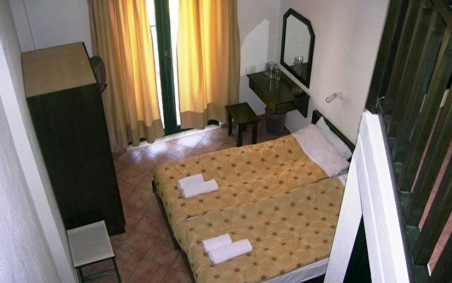 Villa Cariatis Hotel  4